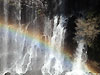 虹掛かかる瀑布